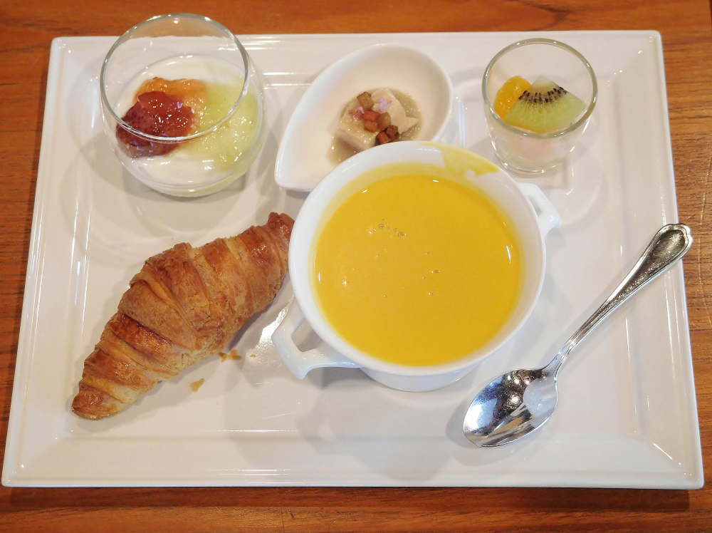 ホテル ブレストンコート ノーワンズレシピの朝食のメニュー写真