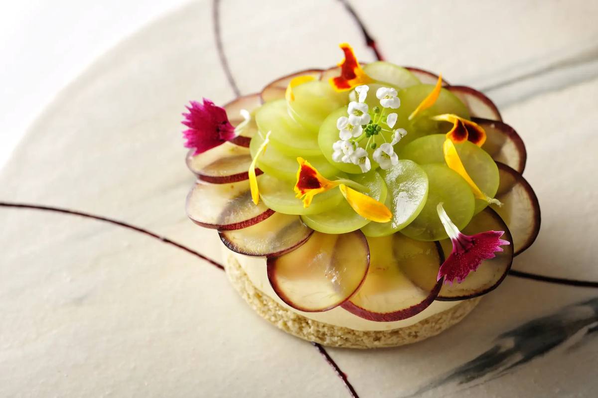 デザート「葡萄と焼き栗のセミフレッド」