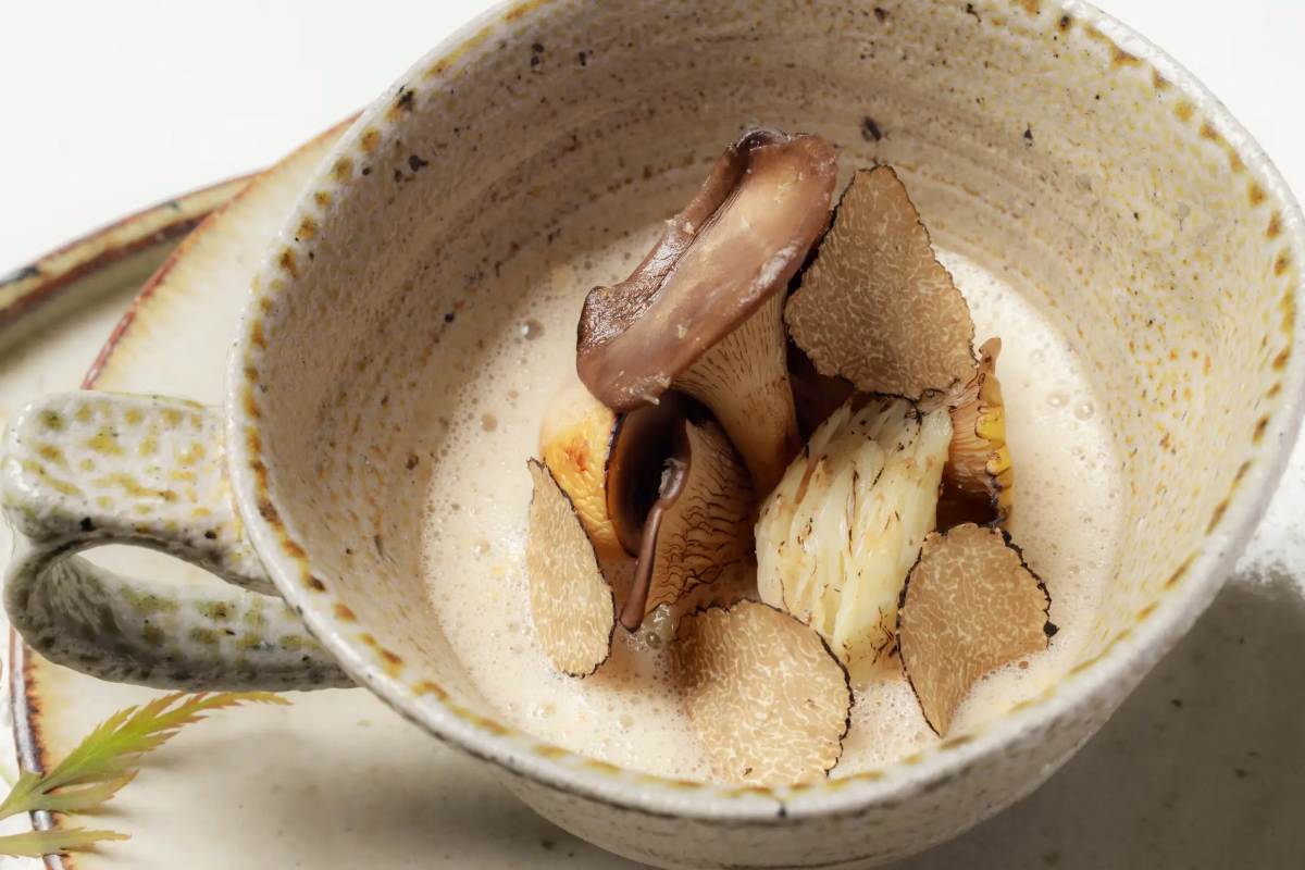 温前菜「茸のズッパ」