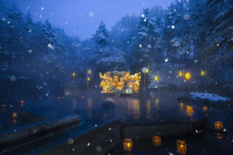 「青森屋」ねぶり流し灯篭